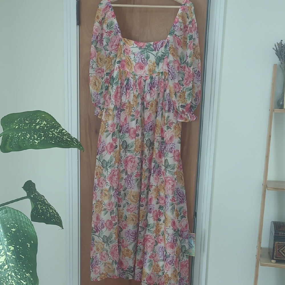 Storia White and Pink Floral Dress